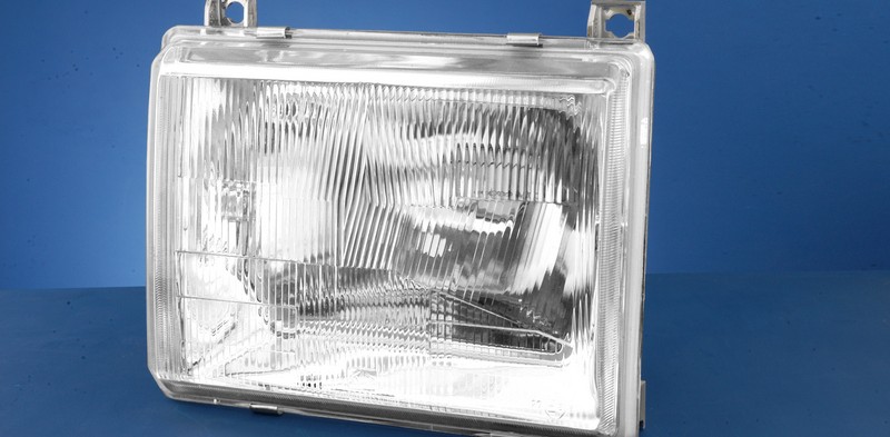 VIC 723D - OPTICA FORD F100 C/LUZ POSICION DER.